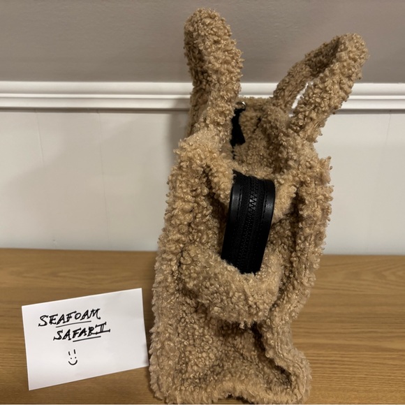 Marc Jacobs Medium Sherpa The Tote Bag - Picture 7 of 8